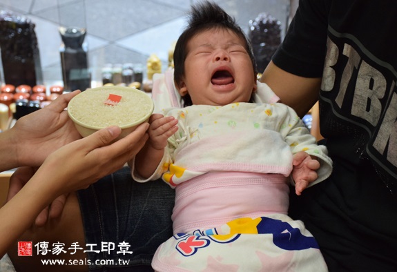 蔡寶寶(台中市北區嬰兒寶寶滿月剃頭理髮、免費嬰兒剃胎毛儀式吉祥話)。中國風會場，爸媽寶貝免費穿「日中韓」古裝禮服。專業拍照、DVD光碟、證書。★購買「臍帶章、肚臍章、胎毛筆刷印章」贈送：剃頭、收涎、抓周，三選一。 2015.11.02 照片7